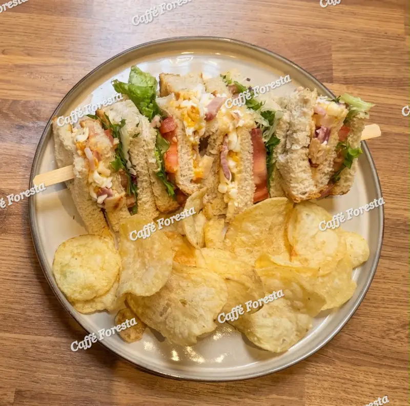 Club Sandwich And Crisps