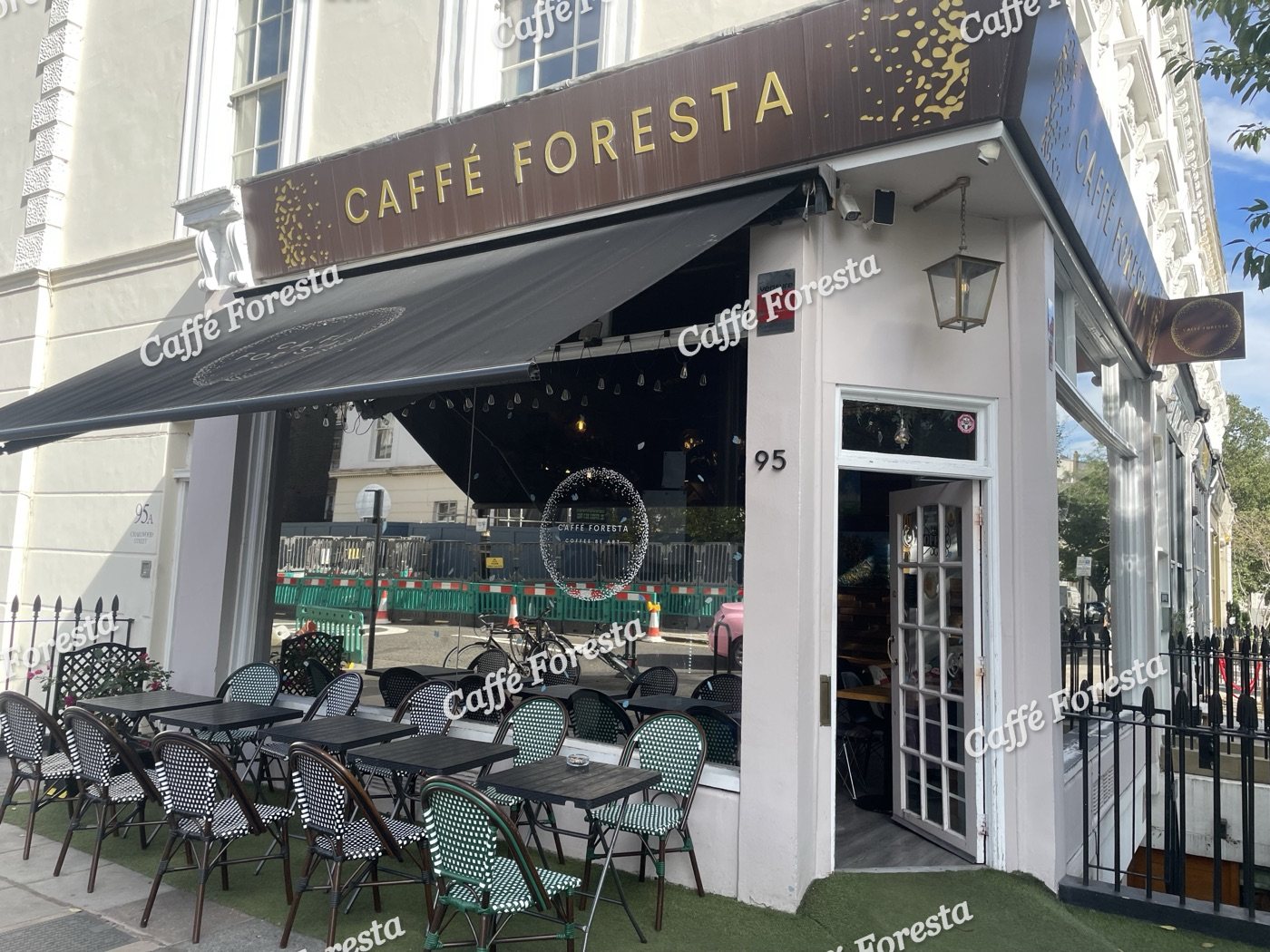 Caffé Foresta's corner, in daylight